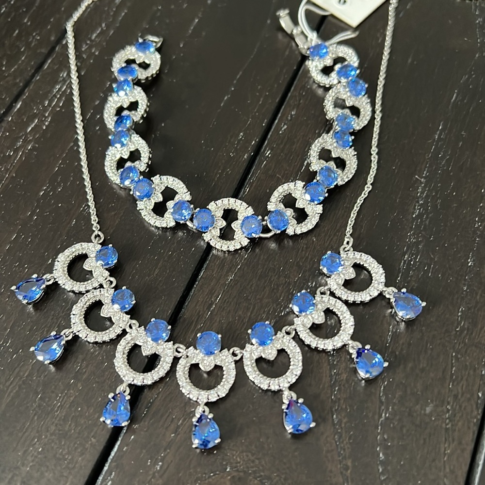 Marchesa Jewelry Set - Picture 3 of 10